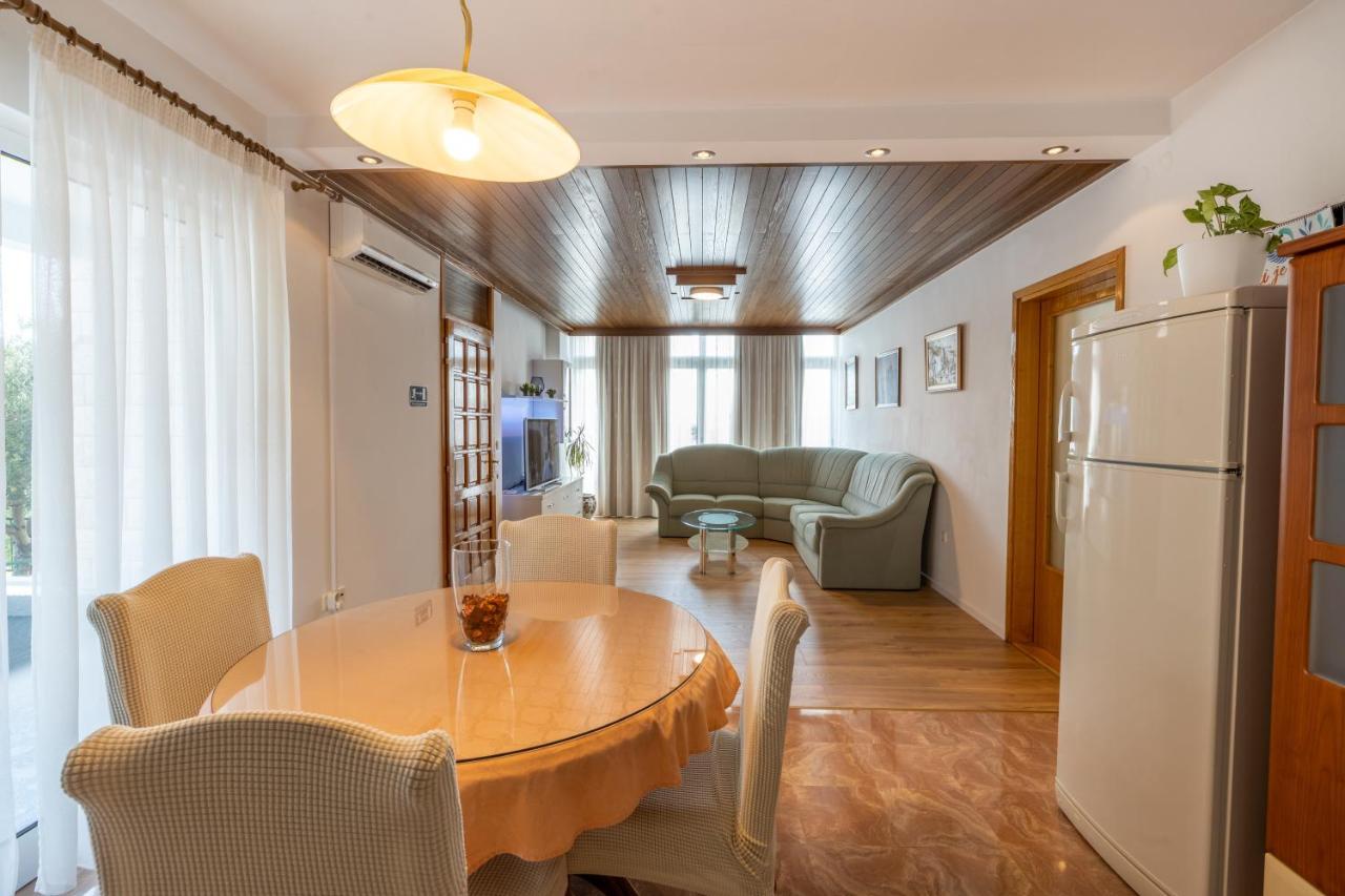 Guest house Family - Vranjes Makarska