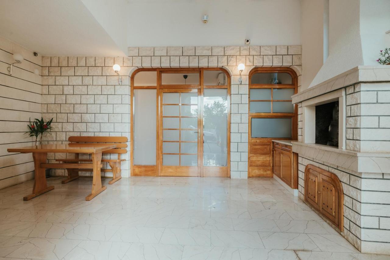 Guest house Family - Vranjes Makarska